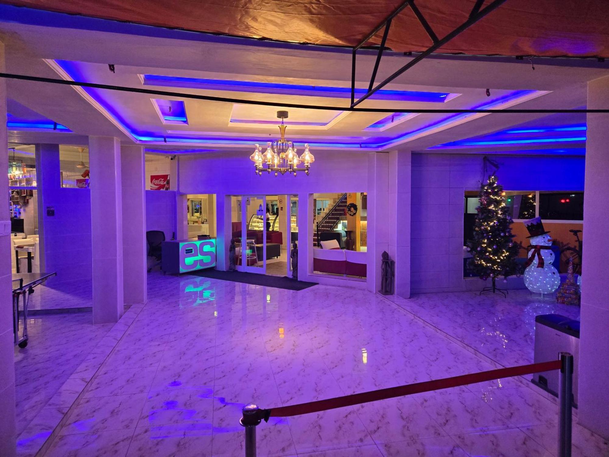 Woodpecker Resort Hotel Banjul Esterno foto