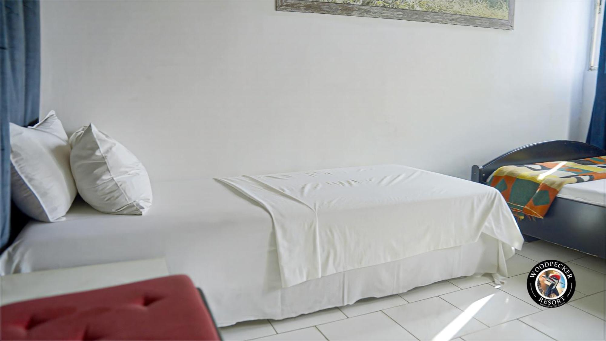 Woodpecker Resort Hotel Banjul Esterno foto