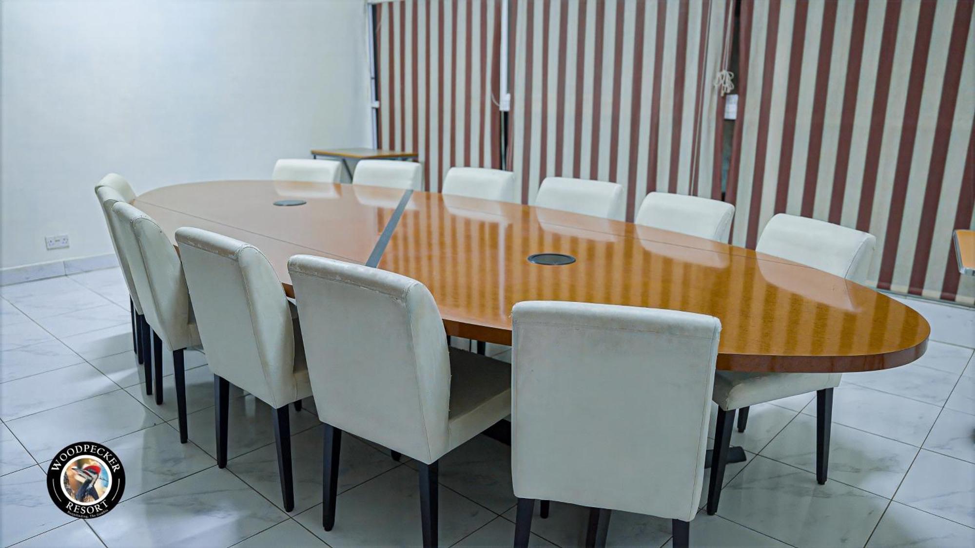Woodpecker Resort Hotel Banjul Esterno foto