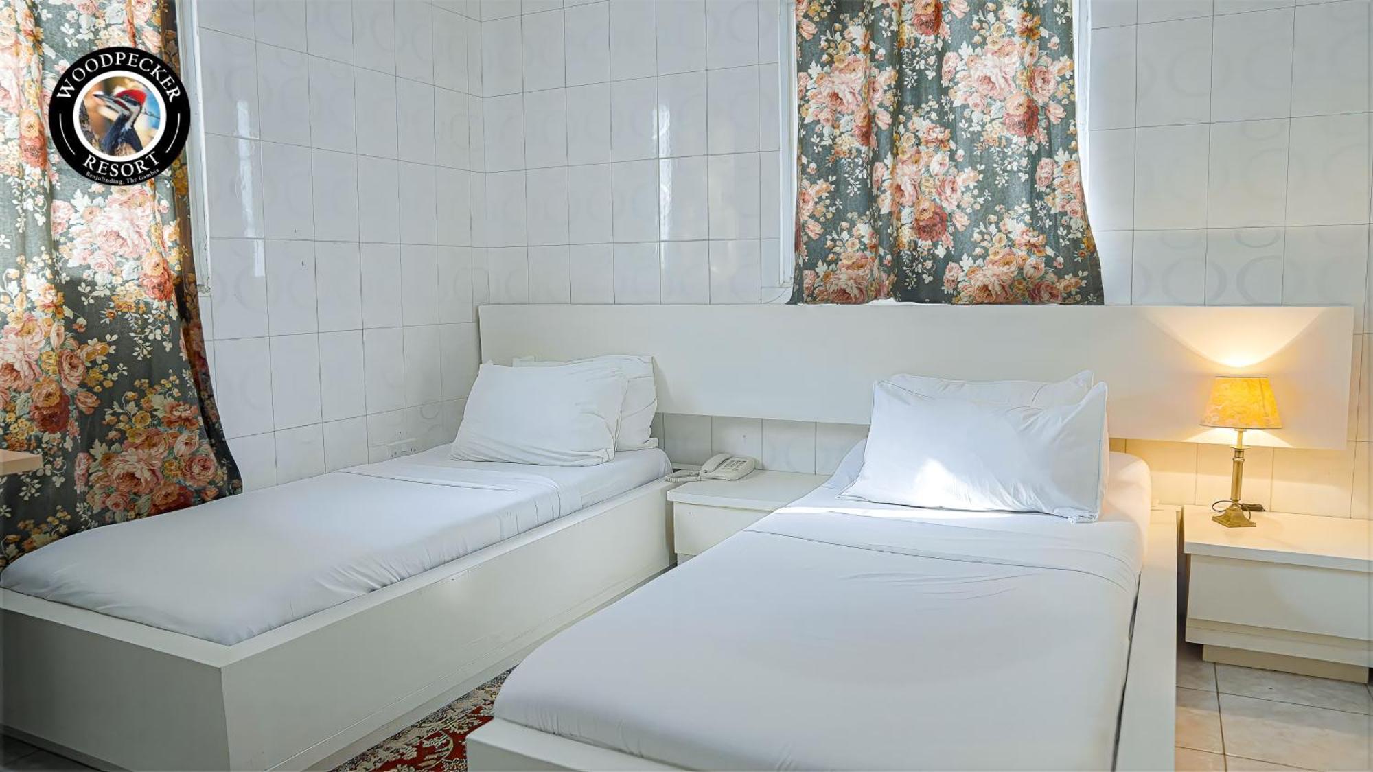 Woodpecker Resort Hotel Banjul Esterno foto