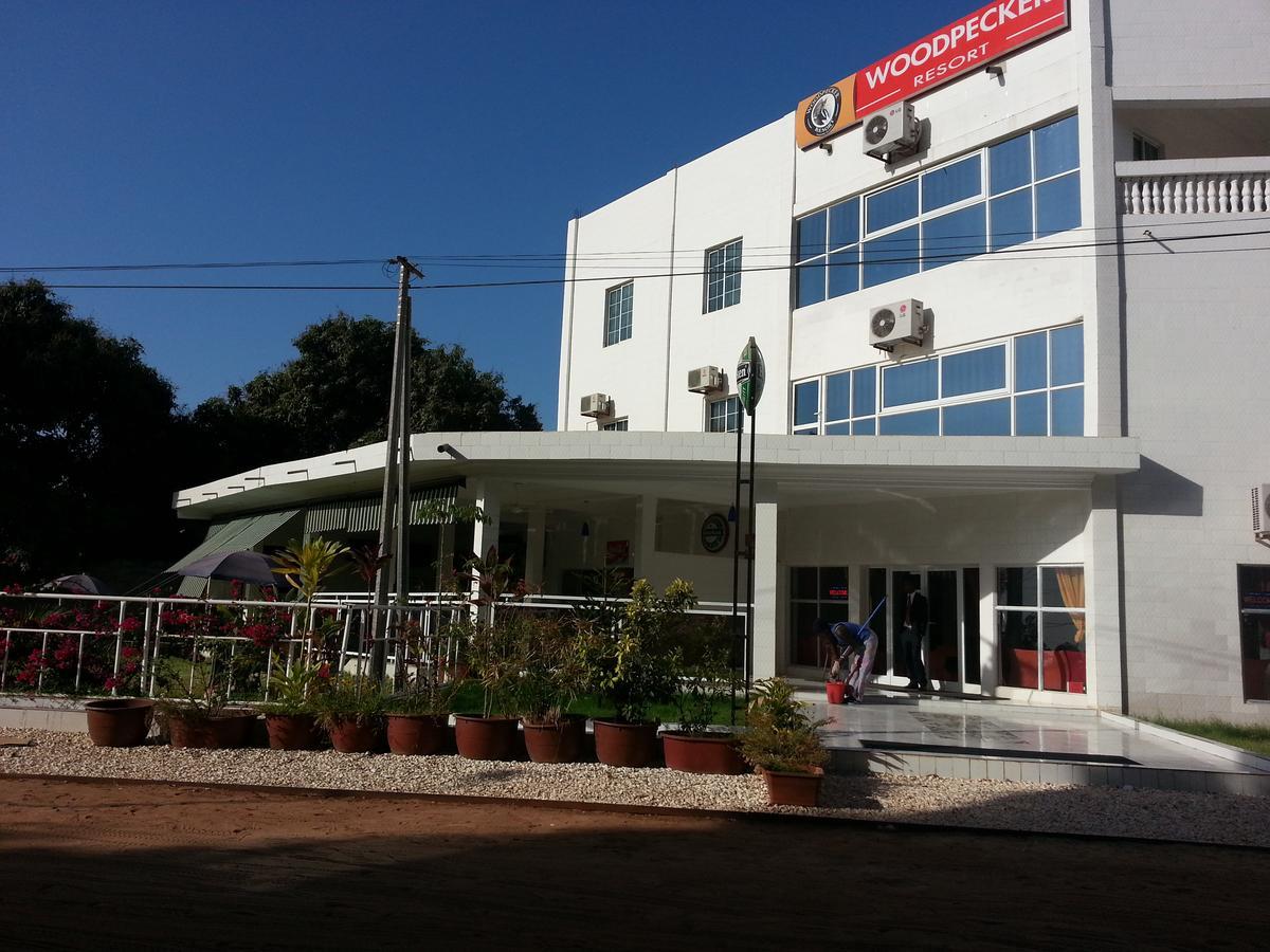 Woodpecker Resort Hotel Banjul Esterno foto