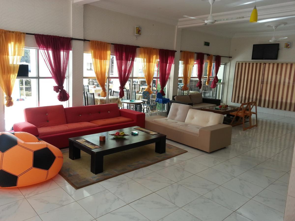 Woodpecker Resort Hotel Banjul Esterno foto