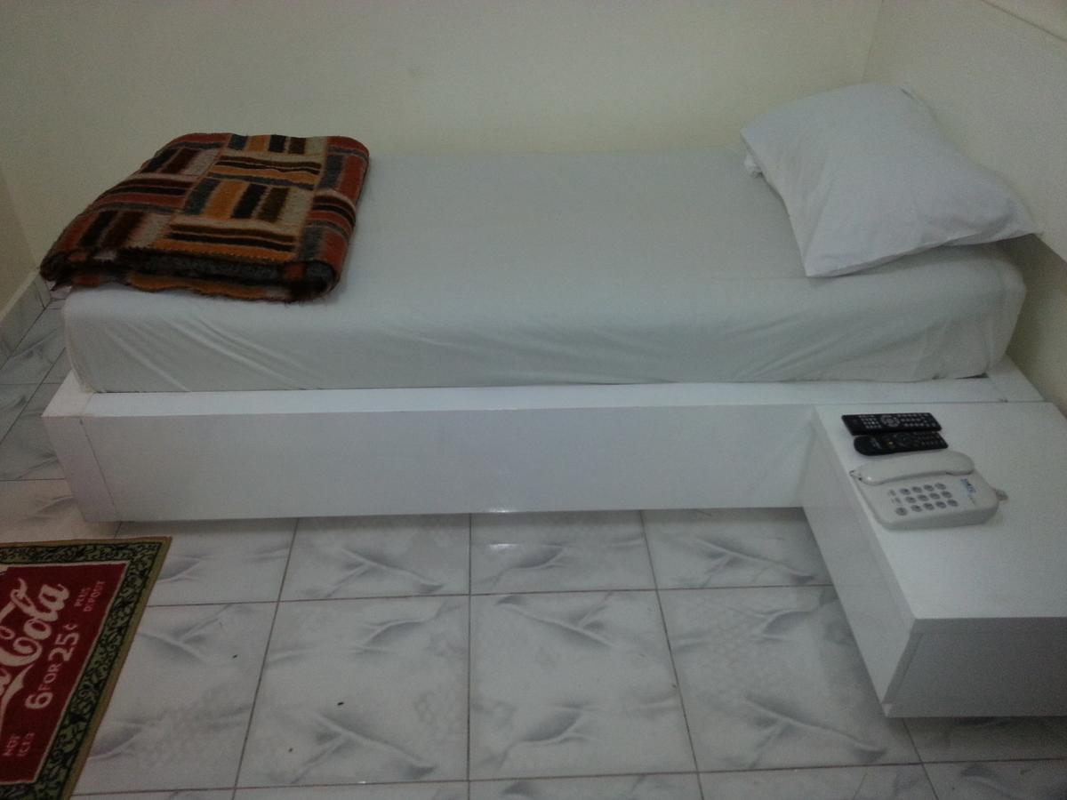 Woodpecker Resort Hotel Banjul Esterno foto